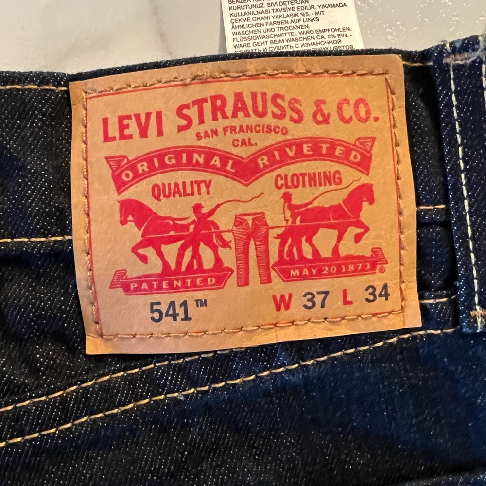 Men’s Levi’s 541 Straight Leg Jeans 37 Waist 34 Inseam  NWOT
